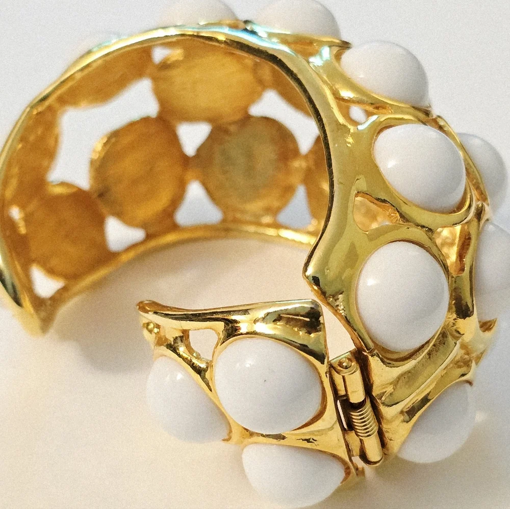 vintage Kenneth Jay Lane chunky white Cabochon cuff bracelet Mod Space Age - Picture 3 of 13